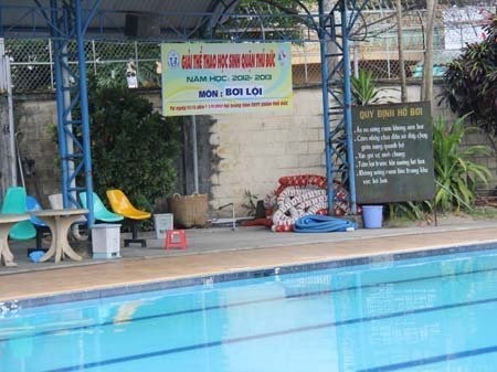 Bé 6 tuổi tử vong vì thi bơi nhưng không biết bơi