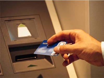 Lại đề nghị thu phí ATM