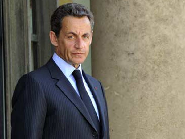 Tổng thống Pháp vướng vào rắc rối chính trị mới