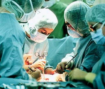 Cảnh cáo bác sĩ mổ chính cắt nhầm bàng quang bé 21 tháng tuổi