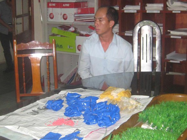 Bắt vụ vận chuyển 60 bánh heroin