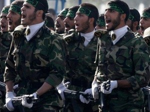 Các thành viên Lực lượng Vệ binh Cách mạng Iran tham gia một buổi diễu hành