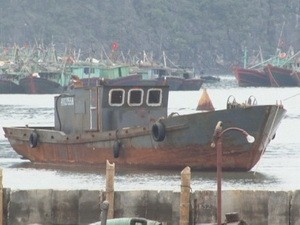 Ngư dân Việt Nam cứu hộ hai công dân Trung Quốc