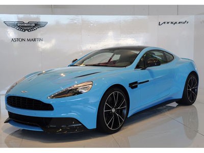 Siêu xe thể thao Aston Martin Vanquish 2013 ra mắt