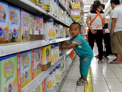 Trung Quốc siết tiêu chuẩn sản xuất sữa