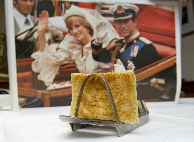 Đấu giá bánh mì thừa trong tiệc cưới Hoàng gia Anh