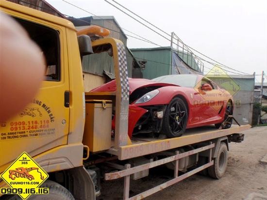 Siêu xe Ferrari đắt nhất Việt Nam gặp nạn