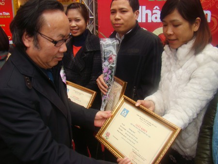 Báo Tiền Phong đoạt giải tại Hội báo xuân 2012