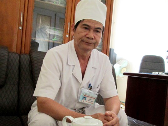 Bác sĩ Đỗ Văn Nhơn, Phó Giám đốc Bệnh viện Đa khoa Bỉm Sơn: "Do bệnh viện thiếu bác sĩ nên buộc phải sử dụng người kém trình độ"