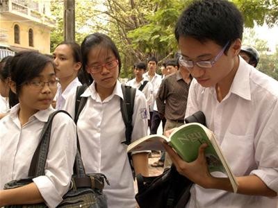 Kon Tum: Hỗ trợ học sinh huyện nghèo thi  tốt nghiệp THPT 30.000- 50.000đ/ngày