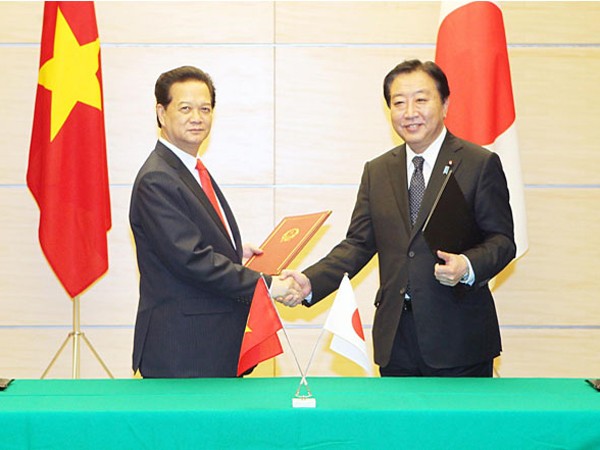 Thủ tướng Nguyễn Tấn Dũng và Thủ tướng Nhật Bản Yoshihiko Noda ký Tuyên bố chung Ảnh: TTXVN