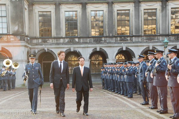 Lễ đón Thủ tướng Nguyễn Tấn Dũng tại Thủ đô Hague Hà Lan