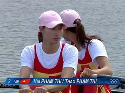 VĐV rowing suýt chết vì không biết bơi