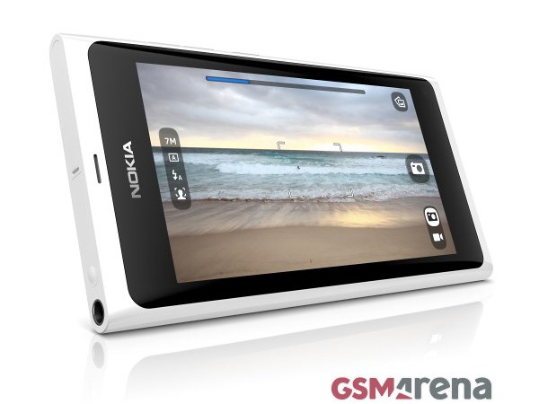 Nokia N9 trắng giá 699 euro