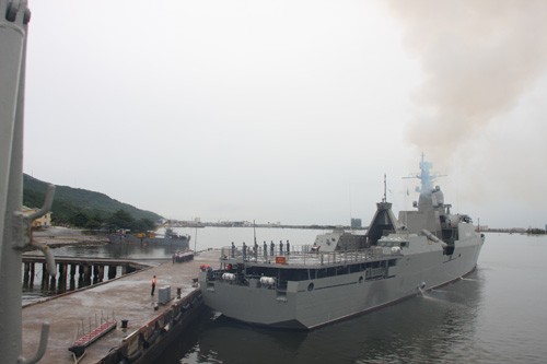 Tàu hộ vệ tên lửa Đinh Tiên Hoàng và Lý Thái Tổ thăm Trung Quốc
