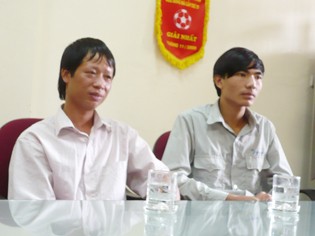 Tài xế xe buýt 34 Đỗ Hữu Long (trái) và phụ xe Nguyễn Chí Thanh (phải)