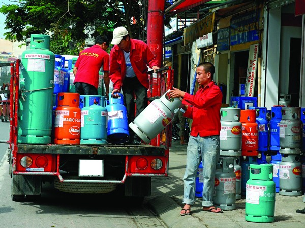 Cả giá gas và chất lượng gas đều chưa được kiểm soát chặt Ảnh: Xuân Phú