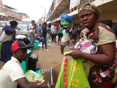 Cận cảnh chợ Đồng Xuân ở Angola