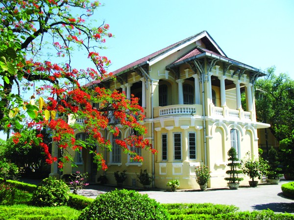 Trụ sở UBND thành phố Huế, nơi nhà văn Nguyễn Khắc Phê đề nghị làm nhà Bảo tàng văn học nghệ thuật
