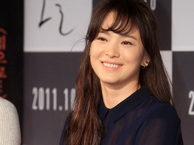 Ngắm Song Hye Kyo xinh đẹp và tươi tắn