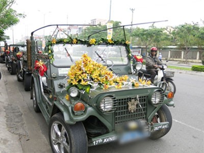 Rước dâu bằng dàn xe jeep dã chiến