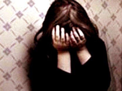 Bé gái 15 tuổi bị hãm hiếp tập thể trên taxi