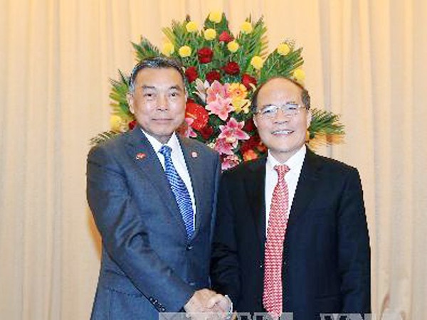 Chủ tịch Quốc hội Nguyễn Sinh Hùng (phải) và Chủ tịch Thượng viện Thái Lan Ảnh: chinhphu.vn
