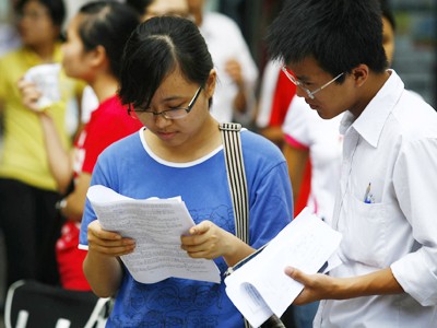 Theo GS Phạm Minh Hạc, nên giao việc thi tuyển sinh cho các trường. Ảnh : Hồng Vĩnh