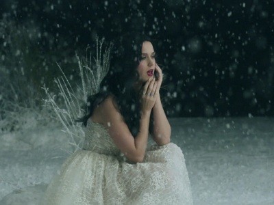Katy Perry đẹp dịu dàng trong MV mới