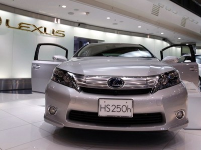 Toyota thu hồi Lexus hybrid vì nguy cơ tràn nhiên liệu