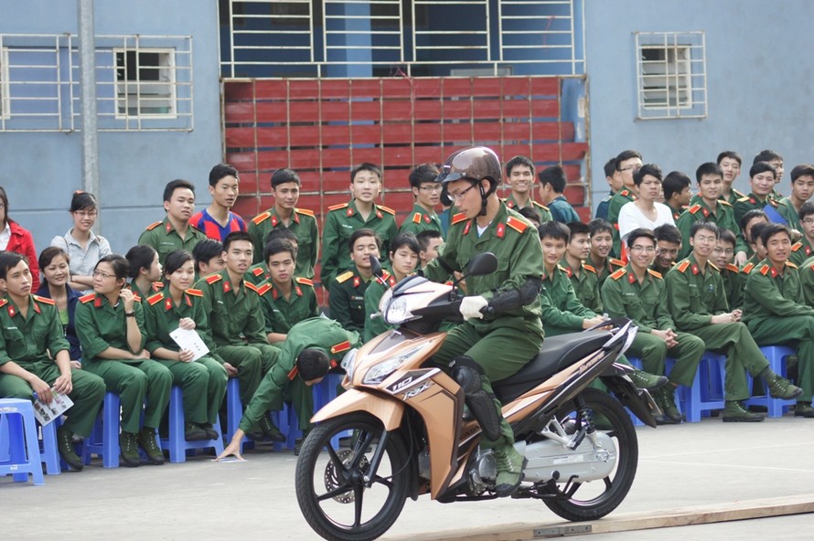 Tăng cường kỹ năng lái xe an toàn cho giới trẻ