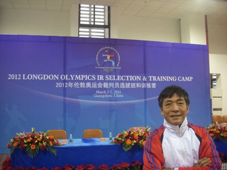 Ông Khương tại giải đấu tuyển chọn trọng tài cho Olympic 2012.