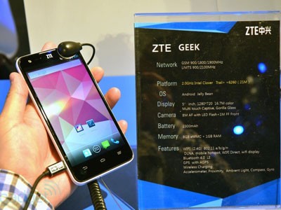 ZTE Geek trang bị chip Intel Clover Trail+