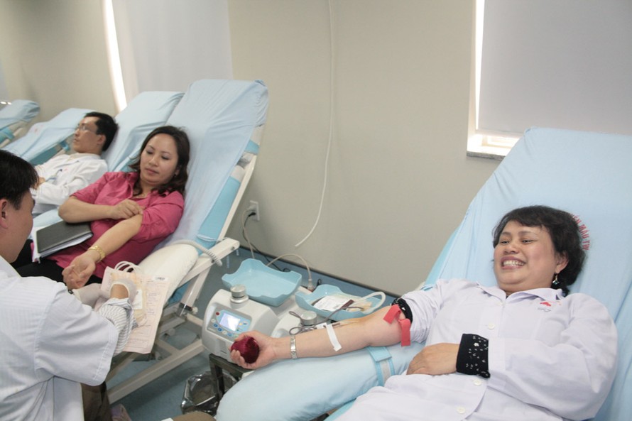 Y bác sỹ hiến máu khởi động Lễ hội Xuân Hồng 2011