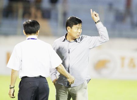 SHB Đà Nẵng đòi dừng V-League 2012