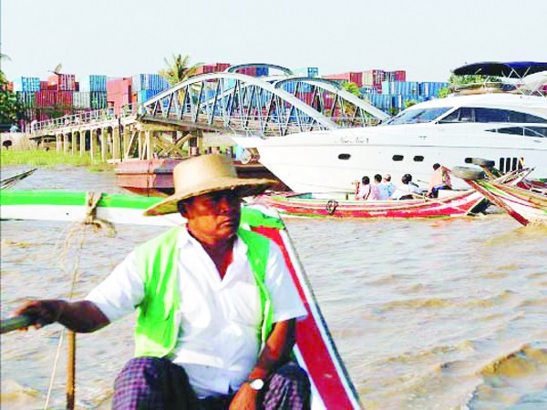 Myanmar, con đường mở cửa gập ghềnh