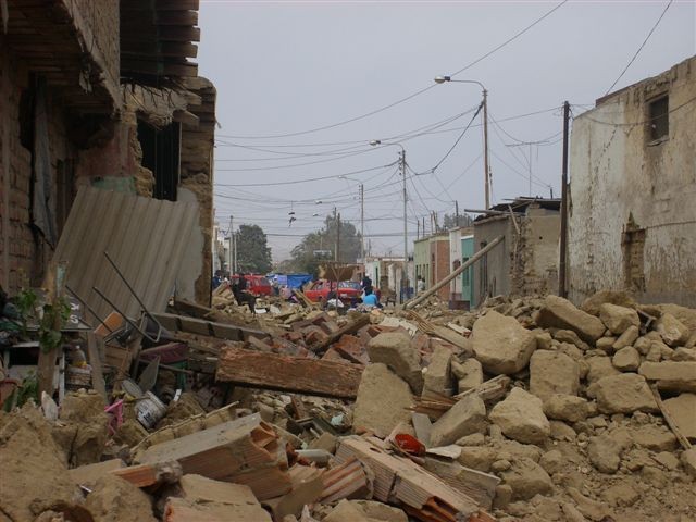 Động đất mạnh tàn phá trung tâm bờ biển Peru