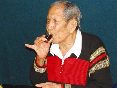 Chuyện chưa kể về vua voi Ama Kông vừa 'về với đại ngàn' ở tuổi 103