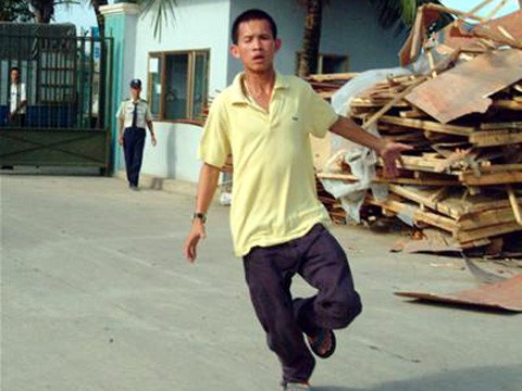 Người của Cty TNHH Trường Giang từng đuổi đánh phóng viên báo Tiền Phong. Ảnh: Đức Minh