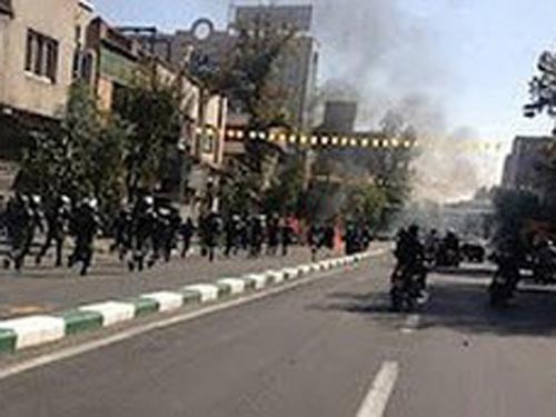 Iran: Biểu tình bạo động vì đồng tiền sụt giá