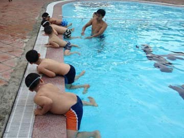 Nắng nóng, dạy bơi vào mùa làm ăn
