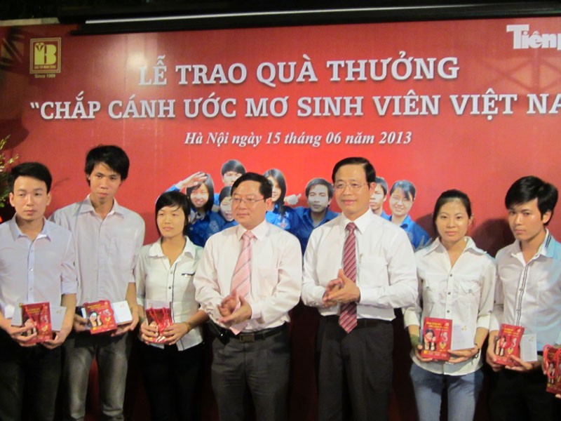 Rộn ràng chương trình "Chắp cánh ước mơ sinh viên Việt Nam"
