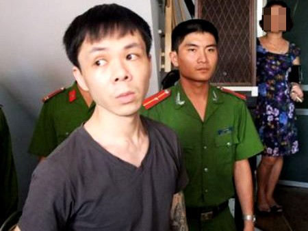 Đinh Xuân Lợi bị cảnh sát dẫn giải về trụ sở cơ quan điều tra
