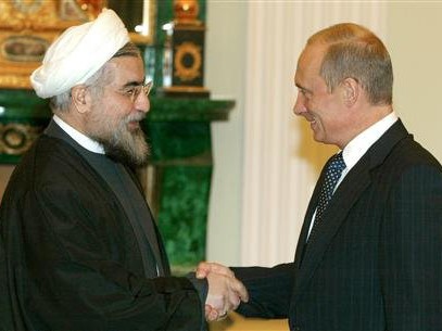 Tổng thống Nga Vladimir Putin (phải) và người đồng cấp Iran Sheikh Hassan Rouhani