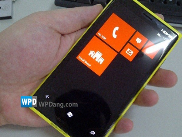 Hình ảnh đầu tiên của smartphone Nokia WP8