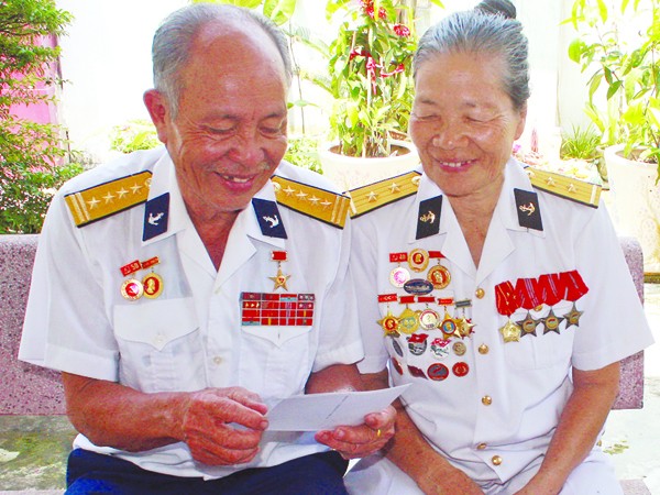 Đại tá Nguyễn Đắc Thắng và bà Huỳnh Biên Thùy. Ảnh: T.H