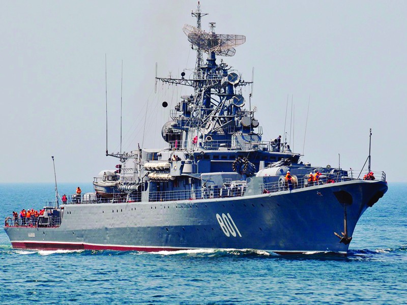 Một tàu hộ vệ tên lửa Nga thuộc Hạm đội Hắc Hải đang tiến vào quân cảng Sevastopol (Ukraine)