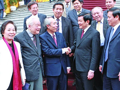 Chủ tịch nước Trương Tấn Sang với các đại biểu UBT.Ư Mặt trận Tổ quốc Việt Nam. Ảnh: TTXVN