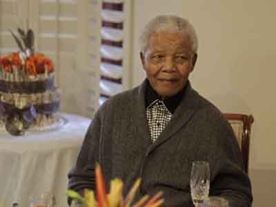 Cựu Tổng thống Nelson Mandela nguy kịch