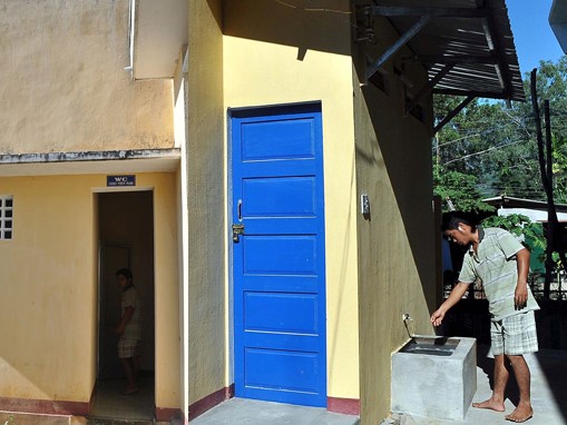 Thêm nhà vệ sinh 'khủng' trong trường học